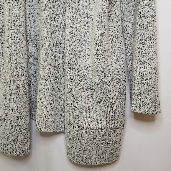 Gray & White Open Front Cardigan with Pockets - Picture 4 of 14